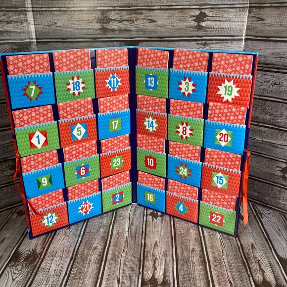 DISNEY Storybook Collection Advent Calendar Festive 24 Days of Books NEW - Picture 7 of 8